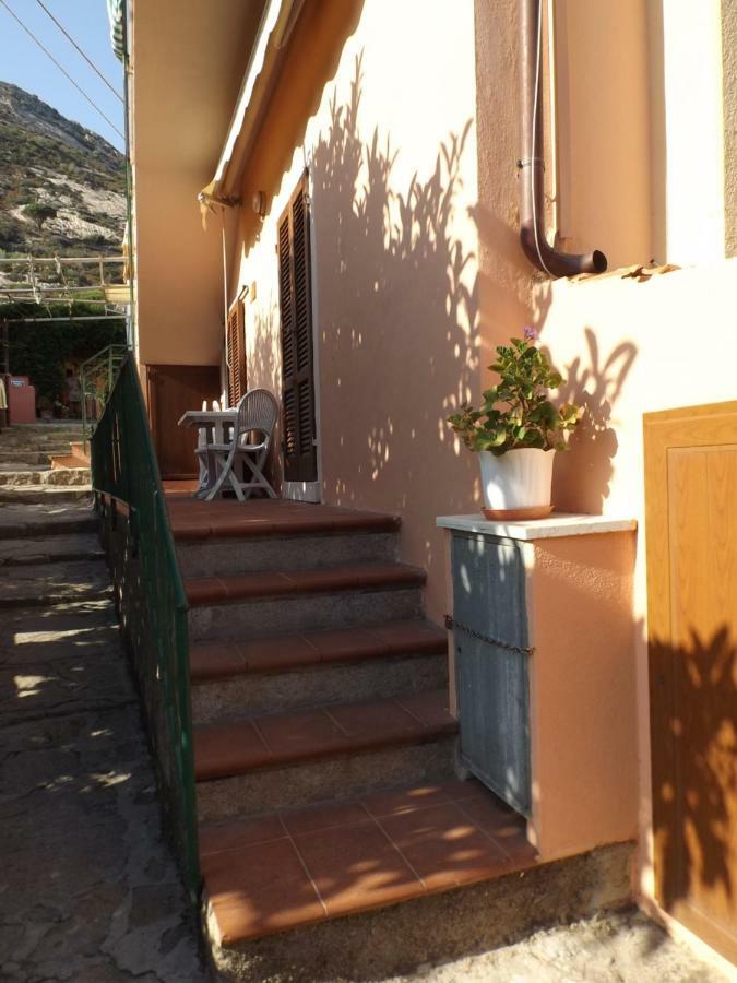 Appartamento Il Girasole Pomonte Exterior photo